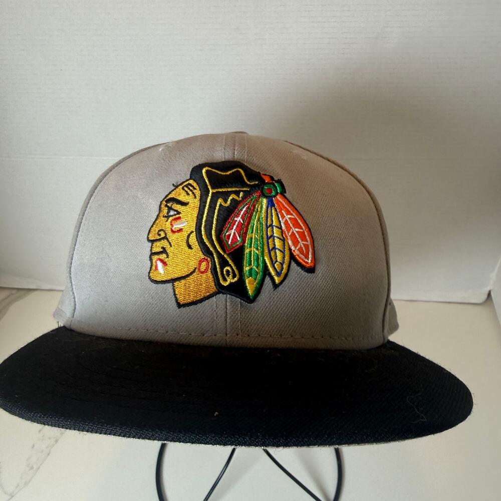 New Era 59FIFTY Chicago Blackhawks Gray Black Fitted Hat Size 7 5/8 NHL Cap